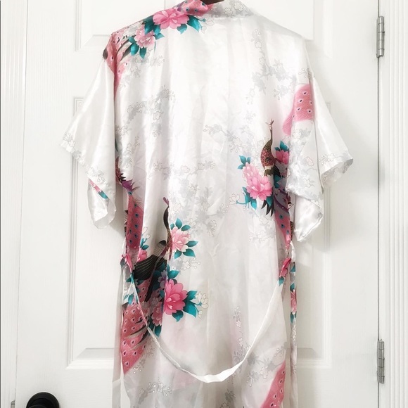 🍒GIFT with 3+ items purchased🍒 Satin kimono style robe - Picture 8 of 14